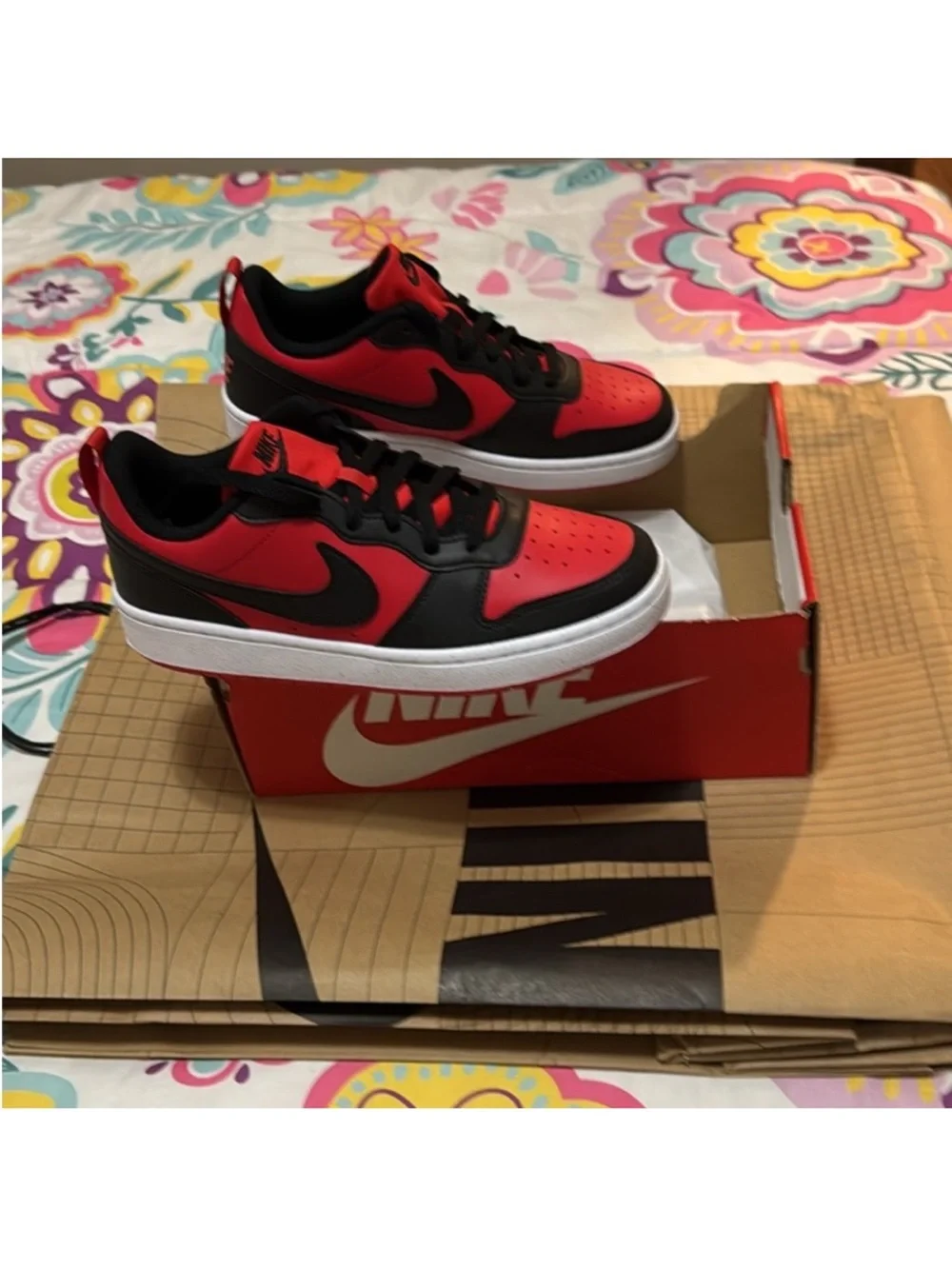 Nike Kids Black and Red Low-Top Sneakers